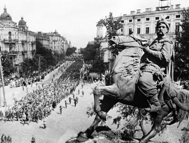 6 ноября 1943 года Киев был освобожден от немецко-фашистских захватчиков