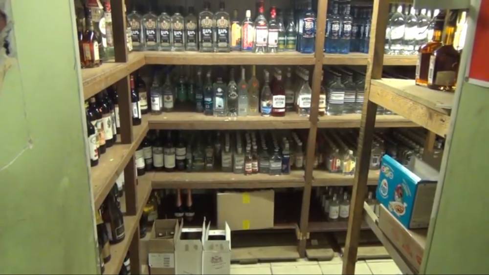 Полиция Мурманской области изъяла 3,5 тысячи литров сомнительного алкоголя