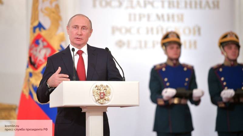 Путин вручил госнаграды в Кремле в День народного единства