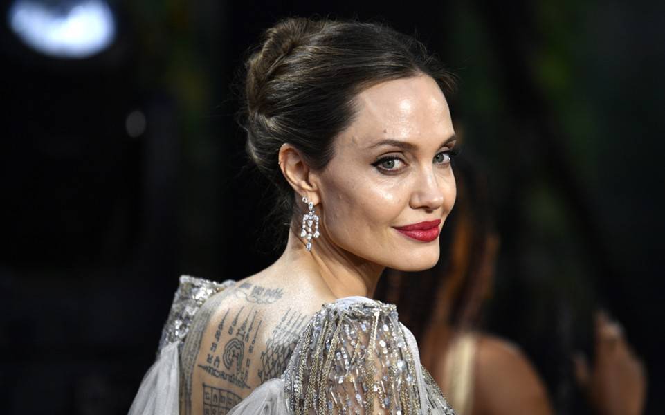 Анджелину Джоли эвакуировали со съемочной площадки из-за бомбы