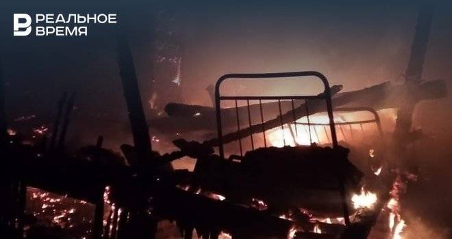 В Башкирии при пожаре в жилом доме погибла женщина и двое детей