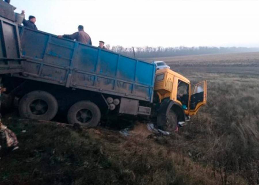 Пять человек погибли при столкновении легковушки с грузовиком под Курском