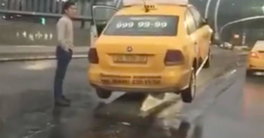 В Москве заметили «попытавшееся взлететь» такси