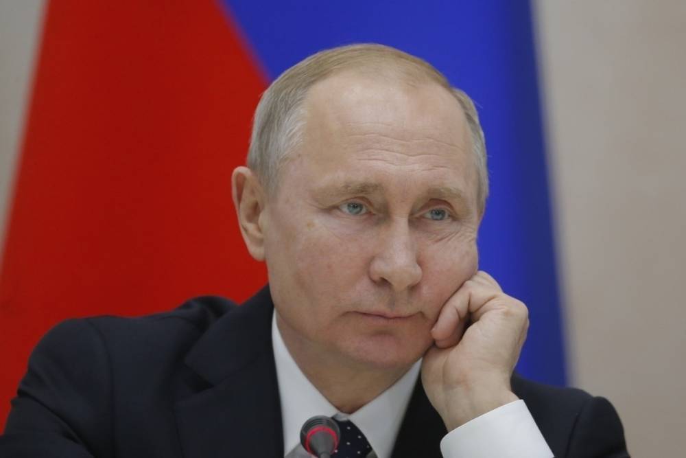 Путин призвал заменить «Википедию»