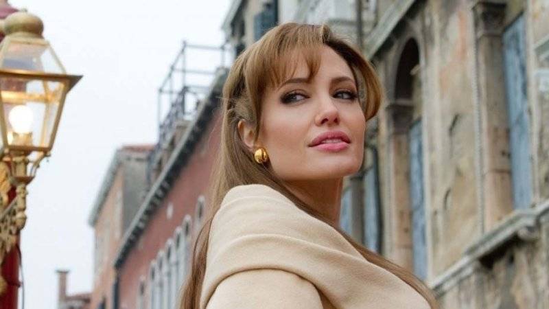Анджелина Джоли была эвакуирована со съемок фильма из-за сообщения о мине