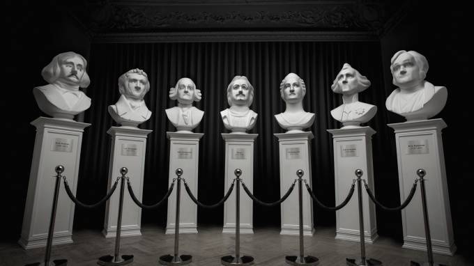 Петербуржцам показали уникальную выставку оживших скульптур