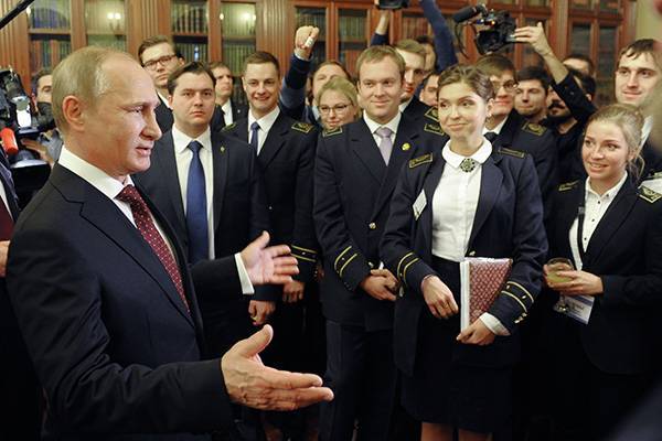 Путин раскритиковал систему образования, закон о которой он сам подписал в 2007 году