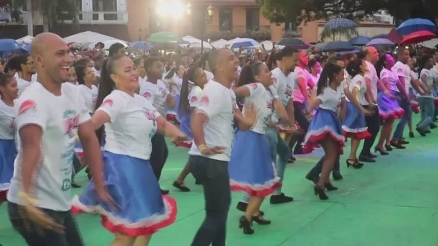 Зажигательный танцевальный рекорд Гиннесса установили в Доминикане