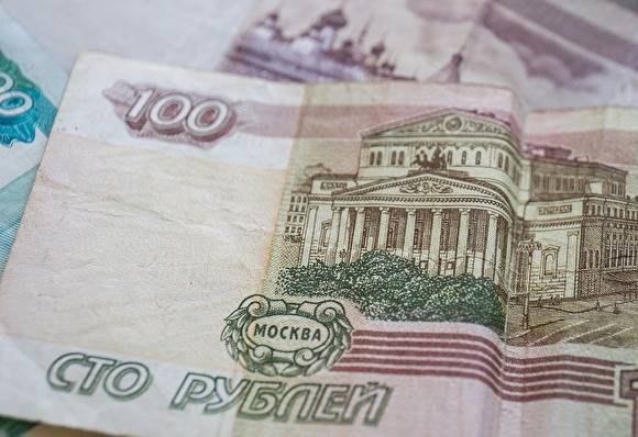 В Москве полицейского поймали на получении взятки. Он пытался съесть банкноты, но не успел