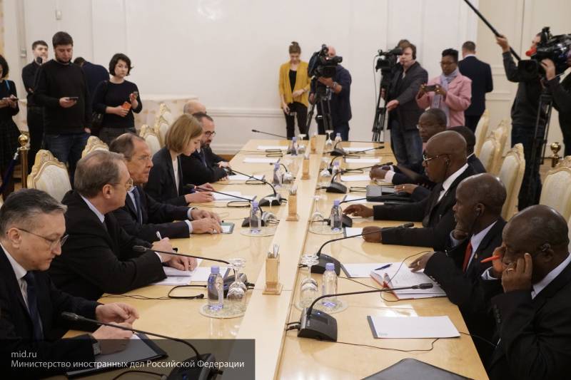 Ректор Академии МИД РФ и глава МИД Бурунди обсудили итоги саммита Россия – Африка