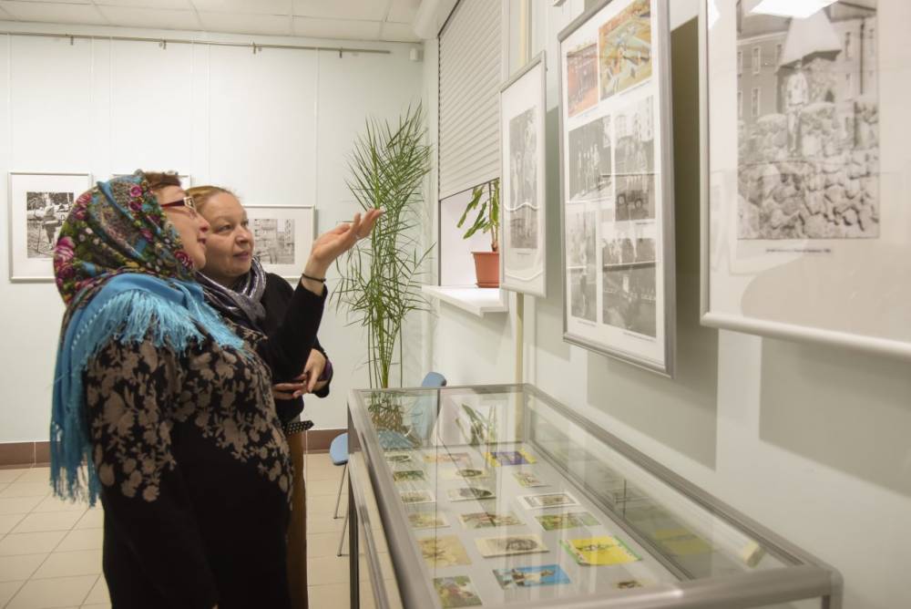 В музее истории Кронштадта открыли выставку «Семейный альбом. Дворик детства моего»