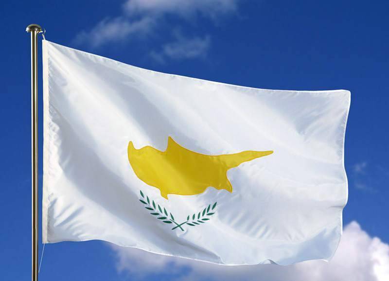 Девять россиян лишатся "золотых паспортов" Кипра