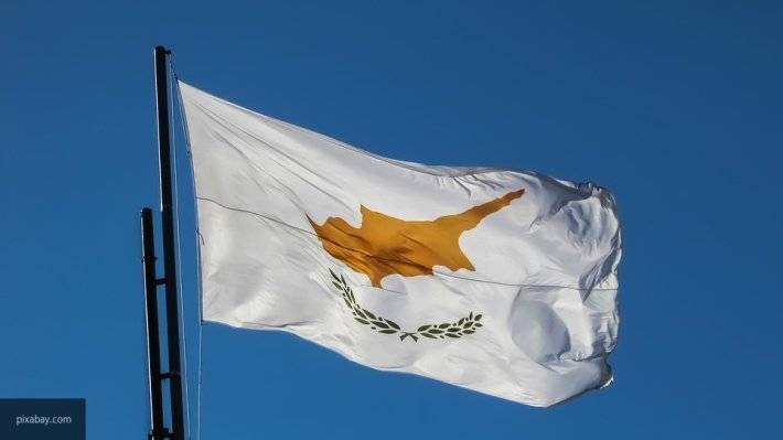 Власти Кипра заявили о готовности лишить девятерых россиян «золотых паспортов»