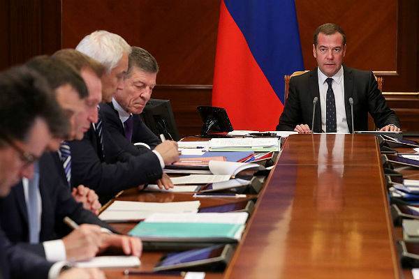 Медведев уволил куратора мусорной реформы в правительстве