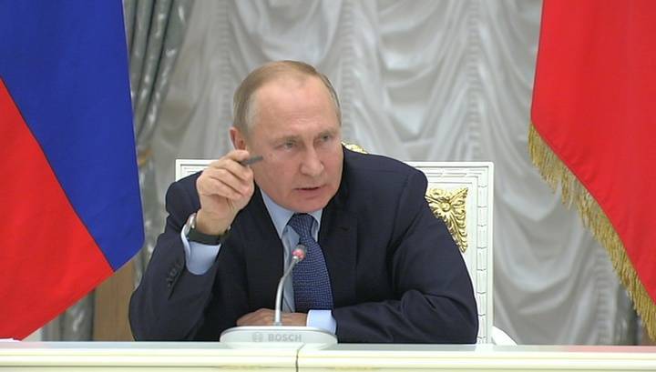 Путин усомнился в целесообразности бакалавриата и магистратуры для ряда специальностей