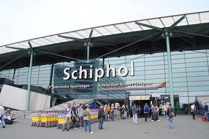 СМИ: в голландском аэропорту Схипхол захвачен самолет