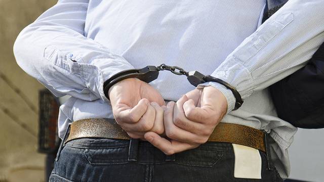 Одного из сбежавших из психбольницы преступников задержали в Чите