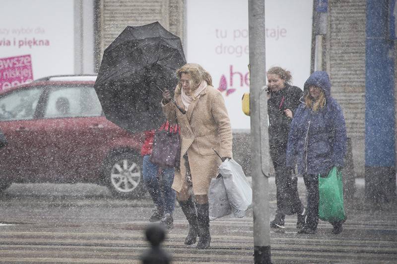 Ливни, снегопады, штормовой ветер: на Россию обрушился мощный циклон