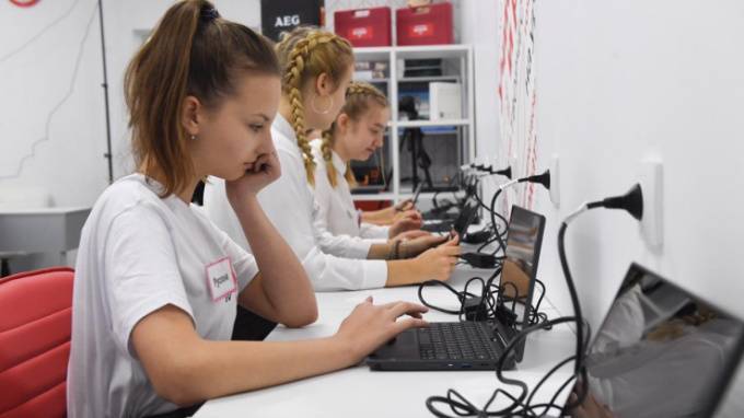 В учебных заведениях Ленобласти подключат высокоскоростной интернет