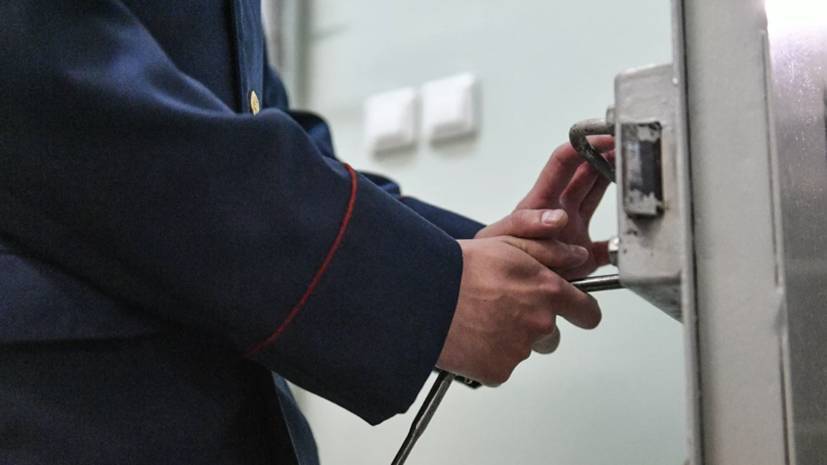 В российских тюрьмах могут начать блокировать сотовую связь