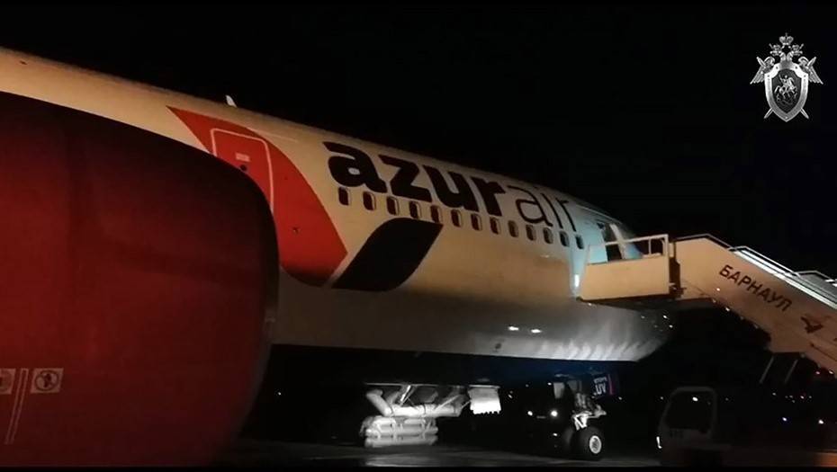 Росавиация нашла нарушения в работе Azur Air после жесткой посадки в Барнауле