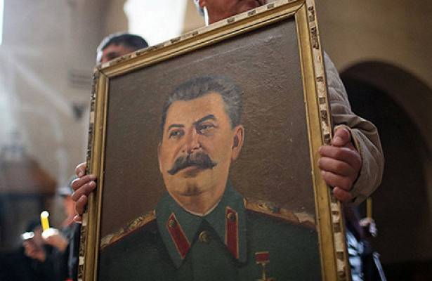 Правнуку Сталина пригрозили убийством из-за квартиры