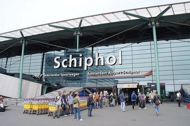 Сообщение о захвате самолета в амстердамском аэропорту оказалось ложными