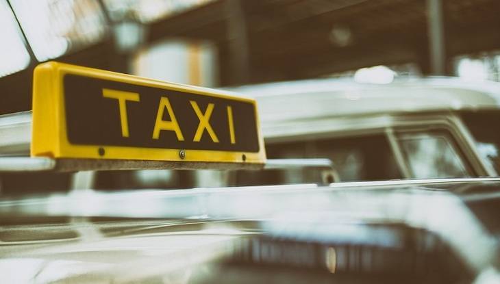 В Госдуме предлагают ограничить количество разрешений на такси