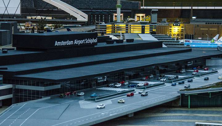 Аэропорт Schiphol возобновил работу после предупреждения о захвате самолета
