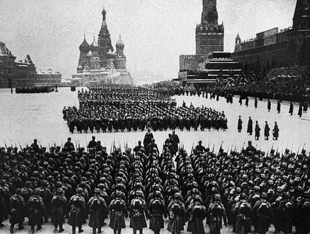 7 ноября 1941 года в Москве состоялся военный парад