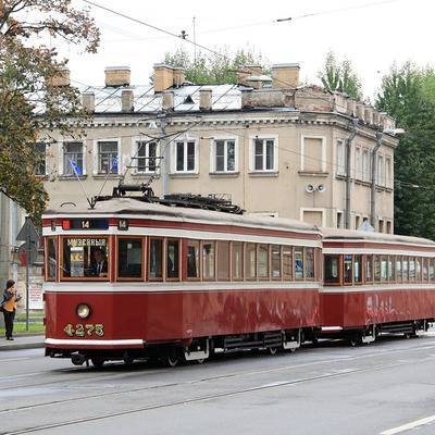 В Петербурге запустили первый туристический ретротрамвай