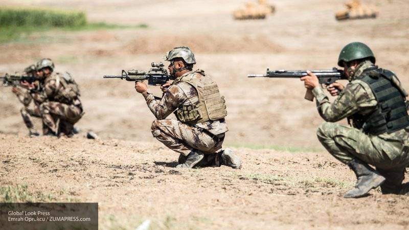 Турецкие силы ведут бои против курдских боевиков из SDF в сирийской провинции Ракка