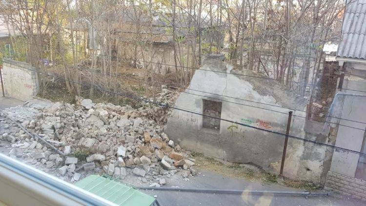 #Народнаясводка: в Симферополе рухнувшая стена сорвала газовую трубу &nbsp;