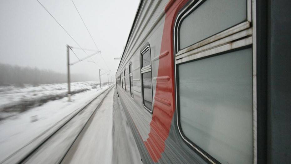 Из-за обледенения проводов поезда из Петербурга и обратно задержались на 4 часа