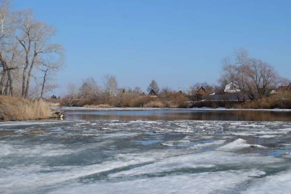 На Урале прокуратура начала проверку после гибели ребенка, катавшегося по льду на реке
