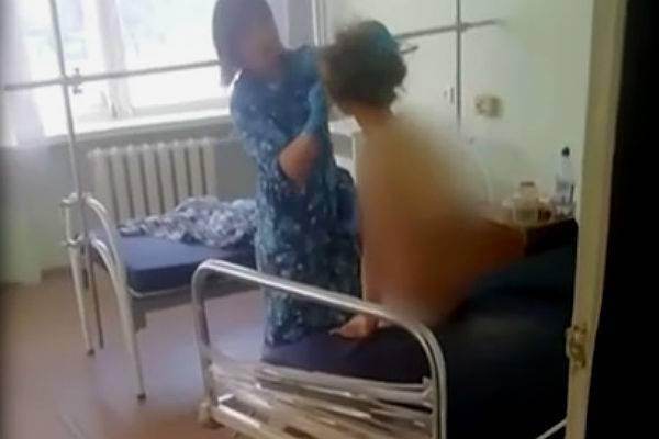 Уволен главврач уральской больницы, где пациентку «умыли» половой тряпкой