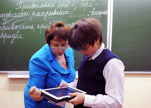 Названы регионы России с самыми высокими и низкими учительскими зарплатами