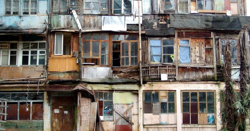 Минстрой предложил россиянам ремонтировать ветхие дома за свой счет