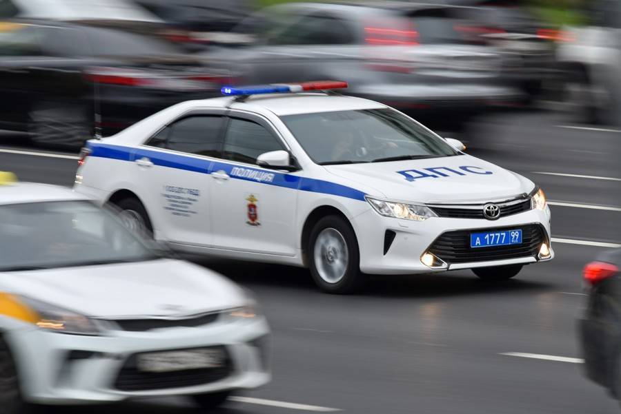 Женщина погибла под колесами автомобиля на Знаменке