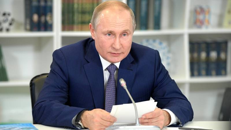 Путин призвал создавать в регионах условия для молодежи