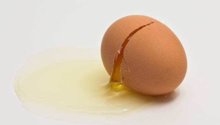 Мужчина принял вызов съесть 50 яиц, но умер после 41-го