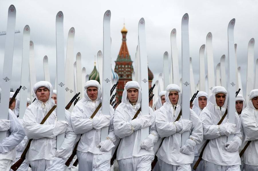 Эксперт рассказал, почему парад в Москве понравился британцам