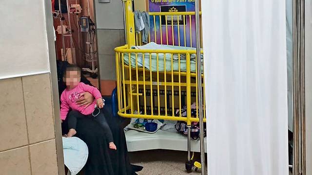 Годовалая девочка два дня ожидает госпитализации в коридоре "Сороки"