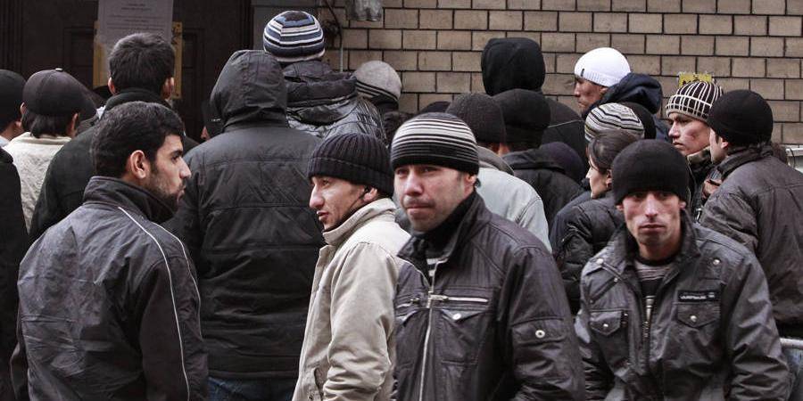 Правительство России предложило организованно завозить таджиков на работу