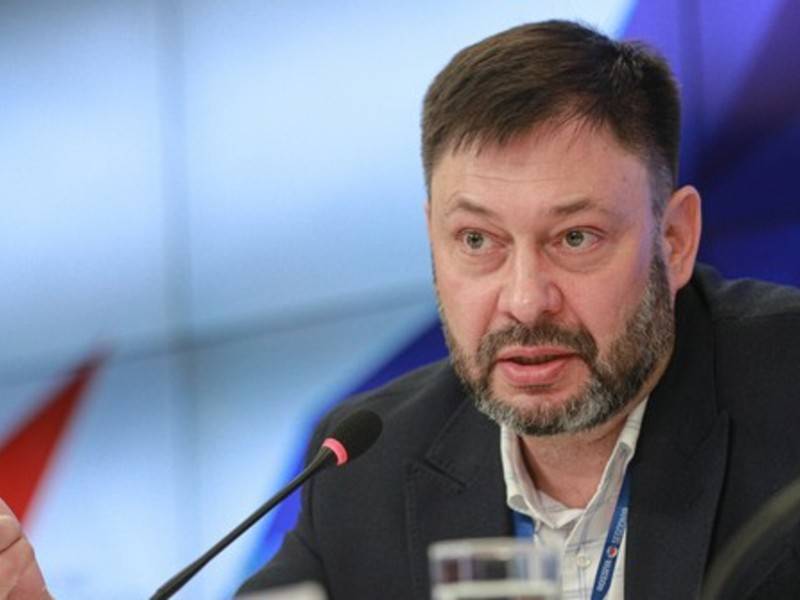 Вышинский призвал власти Украины остановить снос советских памятников