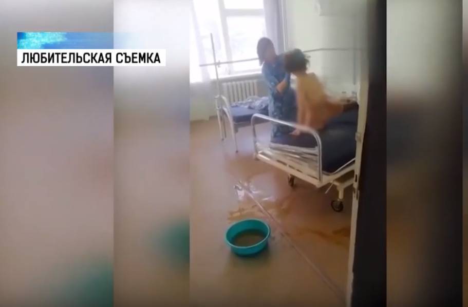 В Челябинской области уволили главврача больницы, где санитарка умыла пациентку половой тряпкой