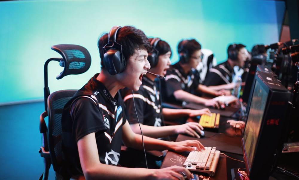 Би Би Си - В Китае подросткам запретят играть в компьютерные игры по ночам и введут ограничения по времени - theins.ru - Китай