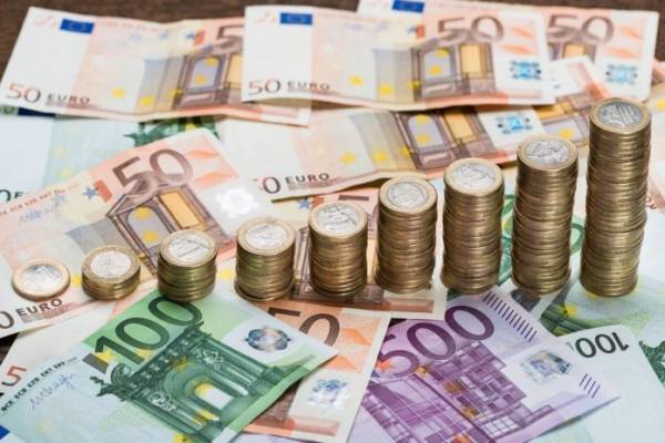 Евро вырос до 70,43 рубля в четверг