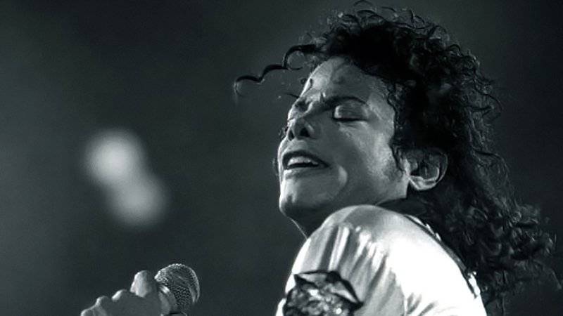 Носки со стразами Майкла Джексона оценили в миллион долларов