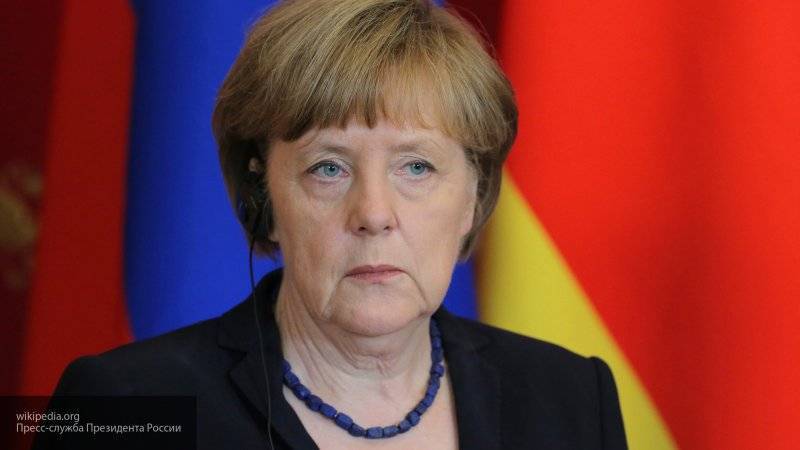 Крутаков назвал "ерничеством" слова Меркель о пенсии в ГДР